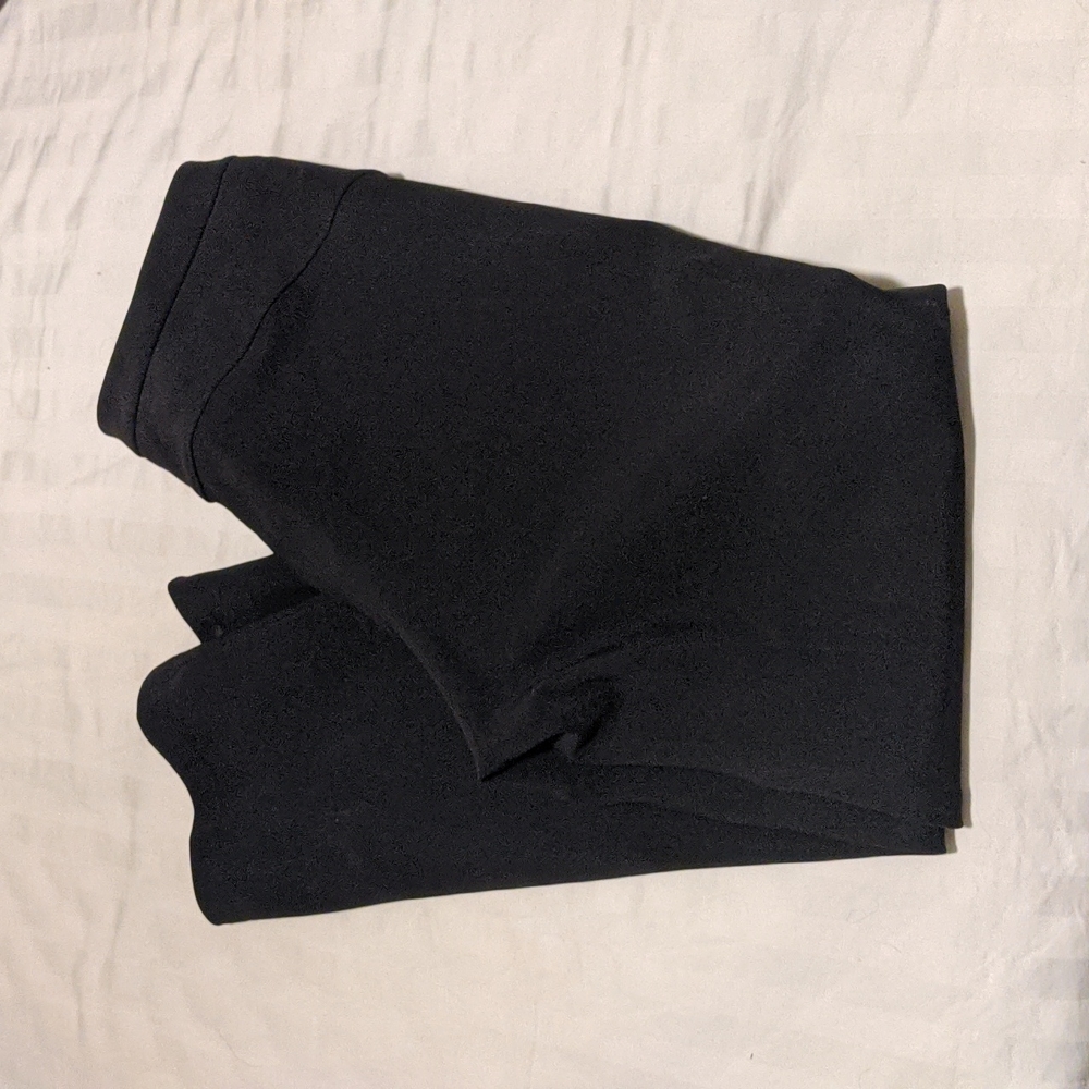Lululemon On the Move pants, size 6 in black